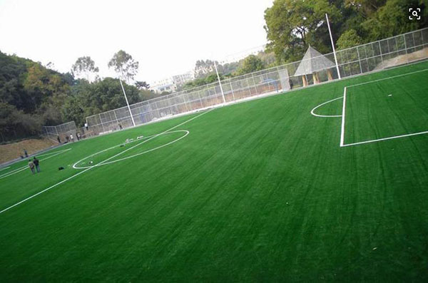 人造草坪運(yùn)動(dòng)場地施工