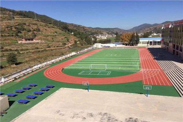 學校操場塑膠跑道施工